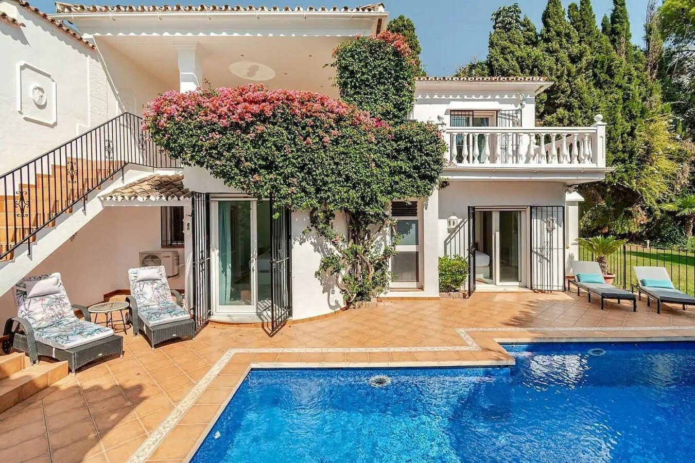 Andalusian villa with private pool and garden Nagueles Marbella