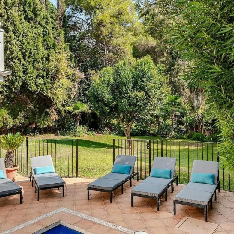 Andalusian villa with private pool and garden Nagueles Marbella