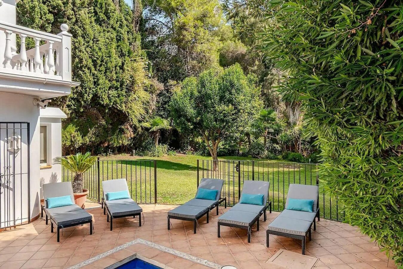 Andalusian villa with private pool and garden Nagueles Marbella