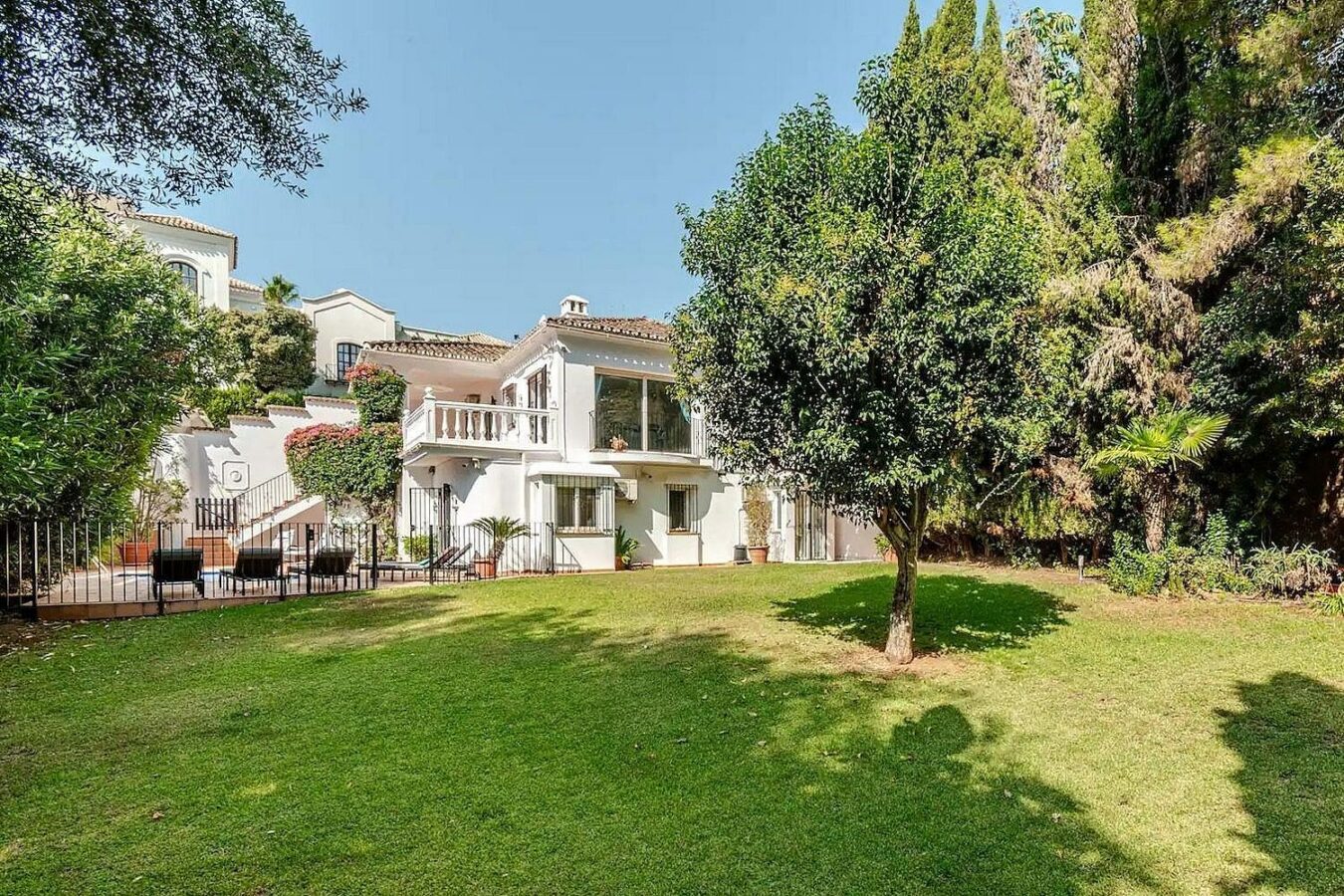 Andalusian villa with private pool and garden Nagueles Marbella