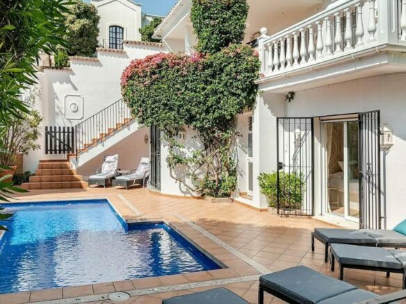 Andalusian villa with private pool and garden Nagueles Marbella