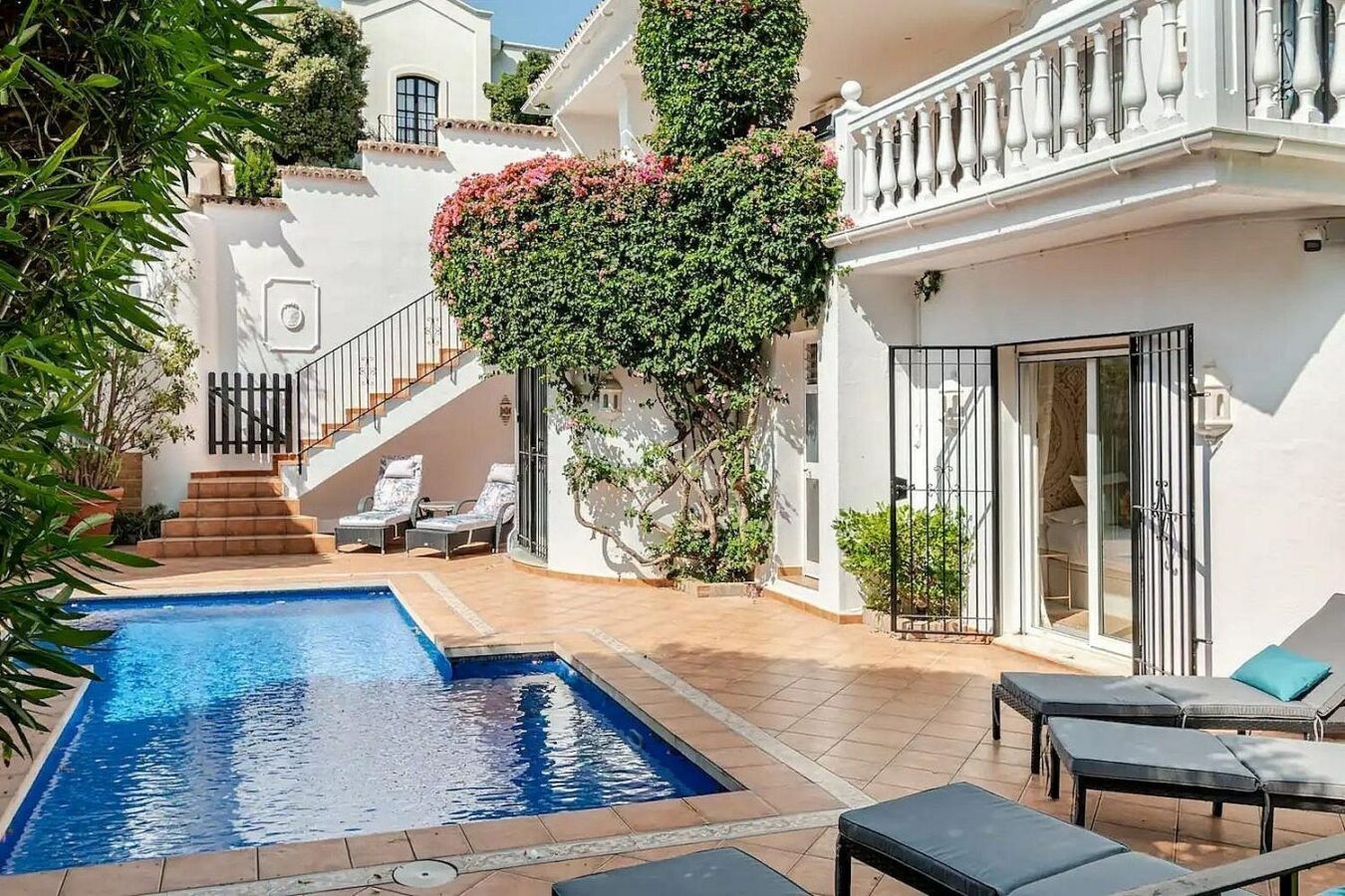 Andalusian villa with private pool and garden Nagueles Marbella