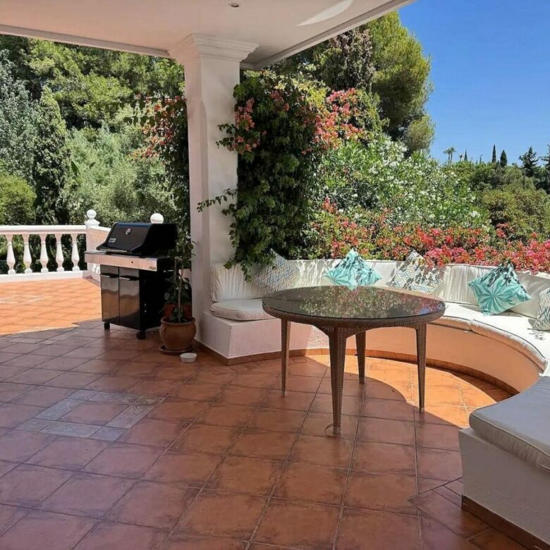 Andalusian villa with private pool and garden Nagueles Marbella