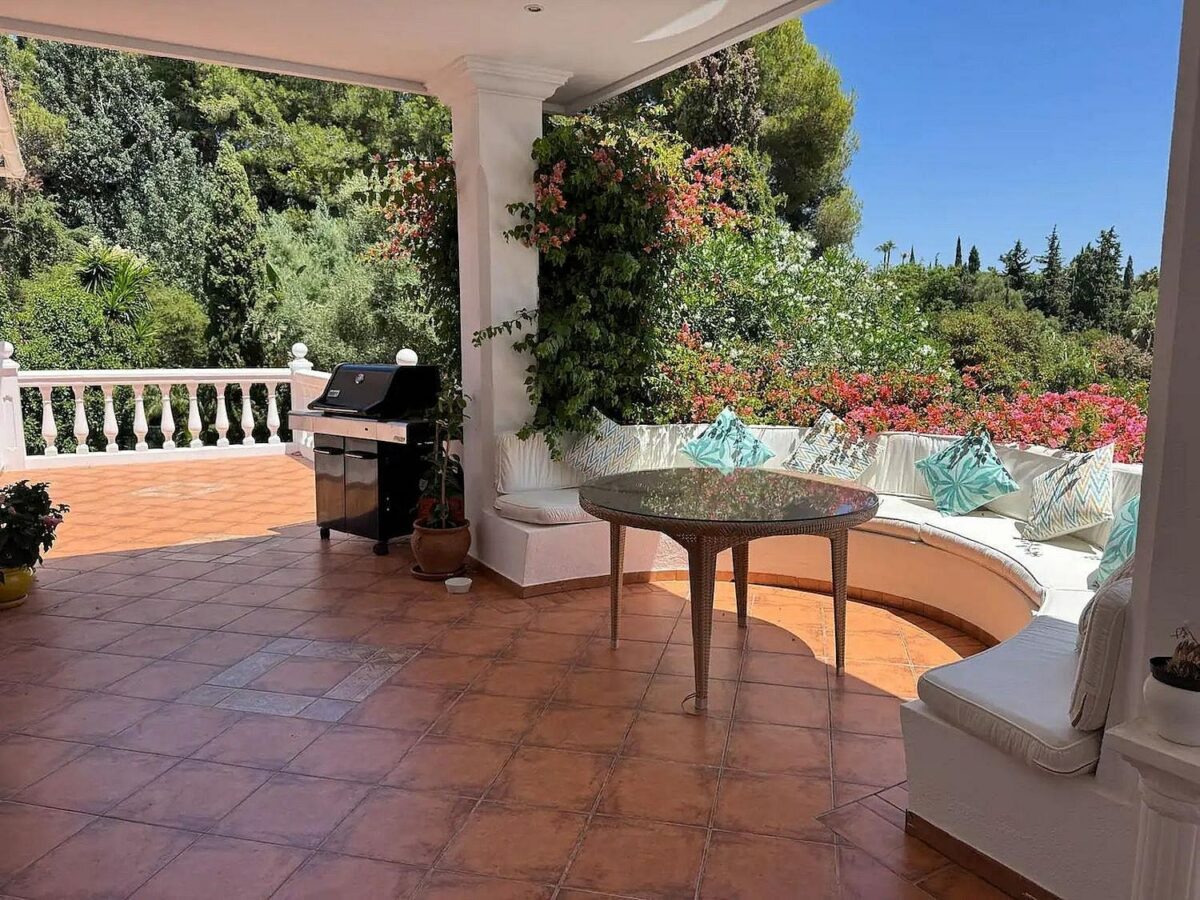 Andalusian villa with private pool and garden Nagueles Marbella