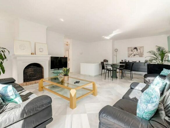 Andalusian villa with private pool and garden Nagueles Marbella