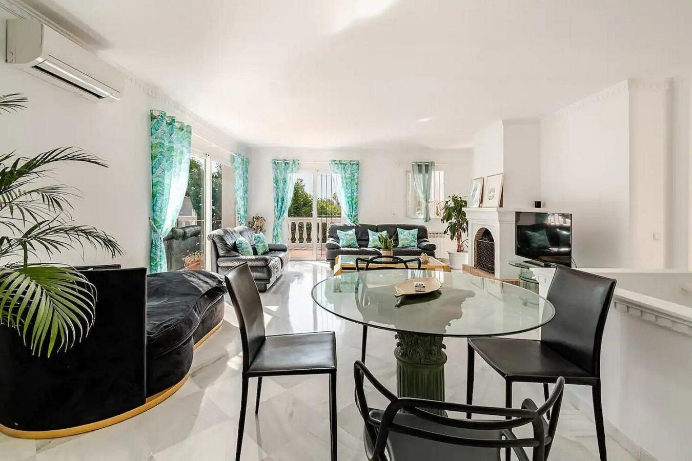 Andalusian villa with private pool and garden Nagueles Marbella