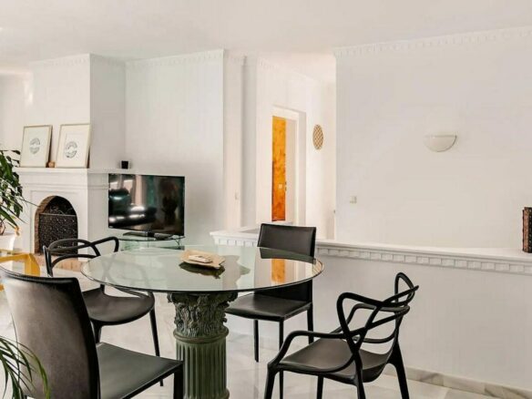 Andalusian villa with private pool and garden Nagueles Marbella