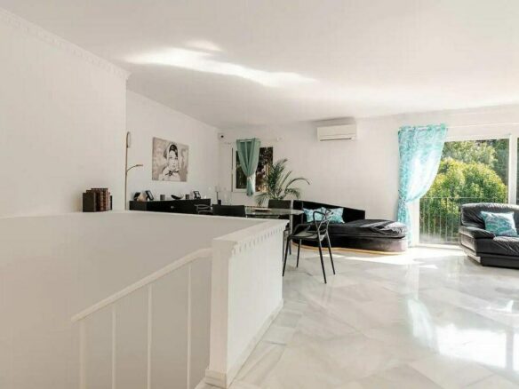 Andalusian villa with private pool and garden Nagueles Marbella