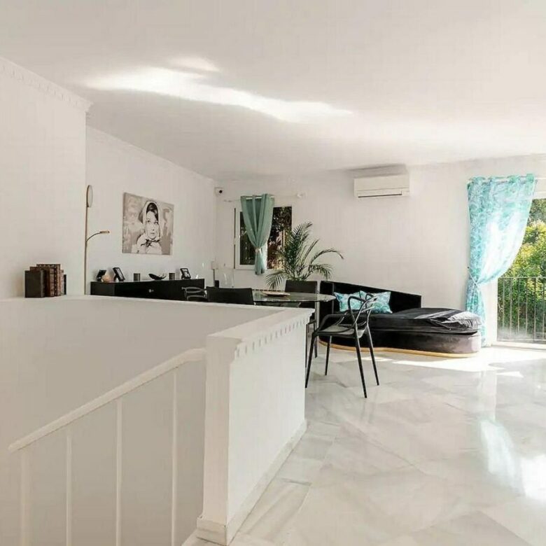 Andalusian villa with private pool and garden Nagueles Marbella
