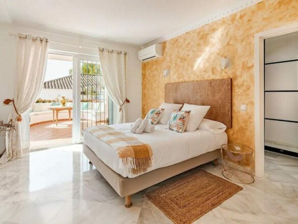 Andalusian villa with private pool and garden Nagueles Marbella