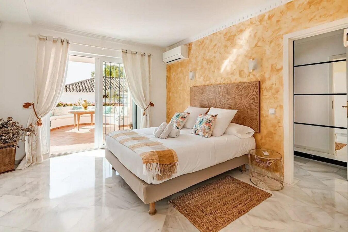 Andalusian villa with private pool and garden Nagueles Marbella