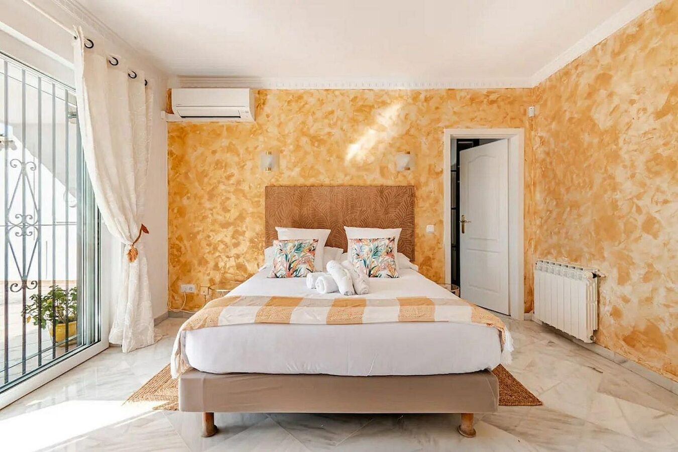 Andalusian villa with private pool and garden Nagueles Marbella