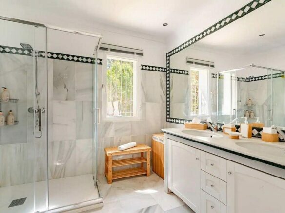 Andalusian villa with private pool and garden Nagueles Marbella