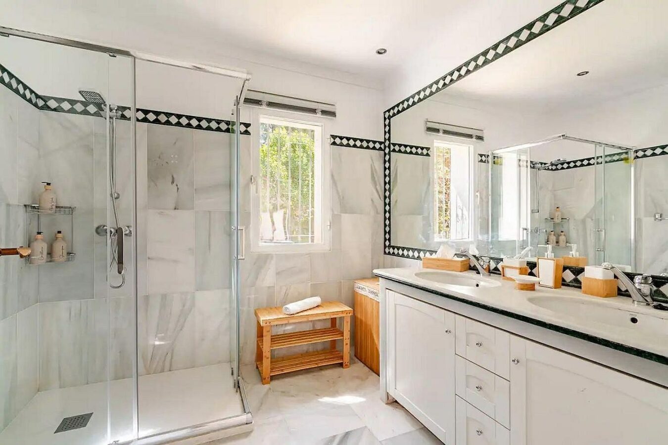 Andalusian villa with private pool and garden Nagueles Marbella