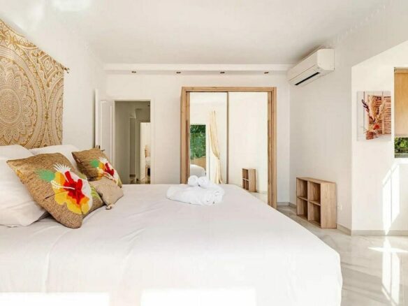 Andalusian villa with private pool and garden Nagueles Marbella
