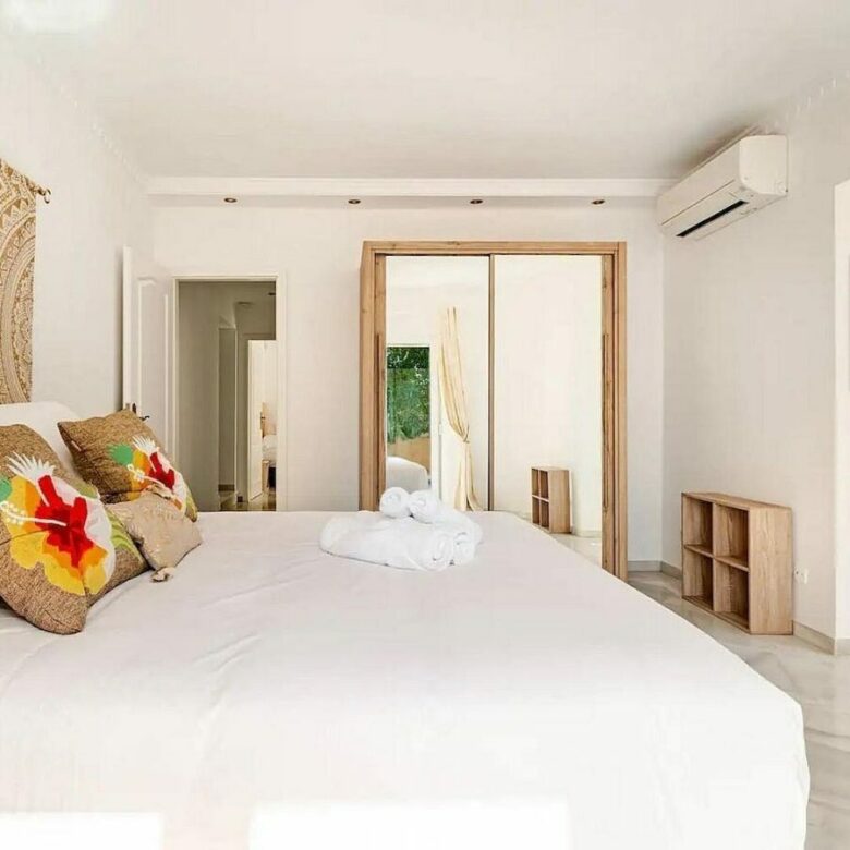Andalusian villa with private pool and garden Nagueles Marbella