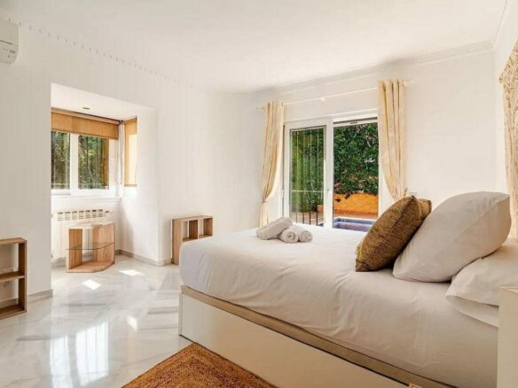 Andalusian villa with private pool and garden Nagueles Marbella