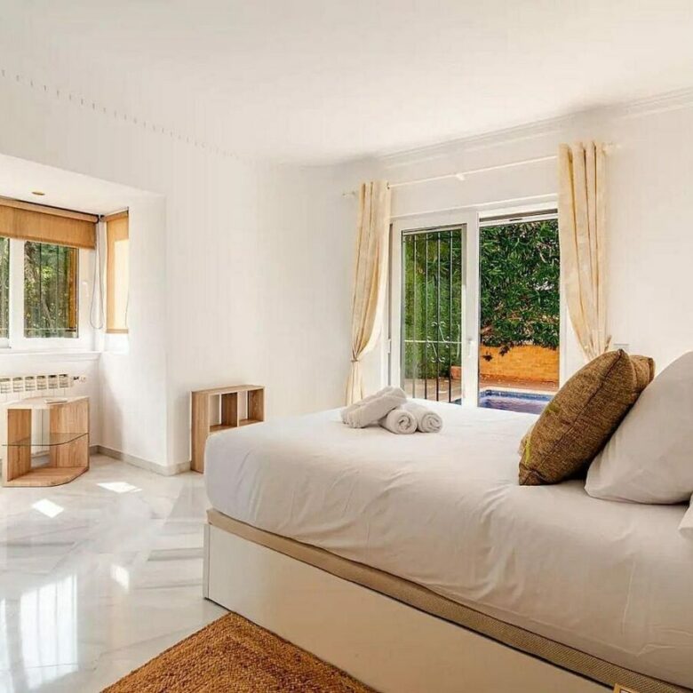 Andalusian villa with private pool and garden Nagueles Marbella