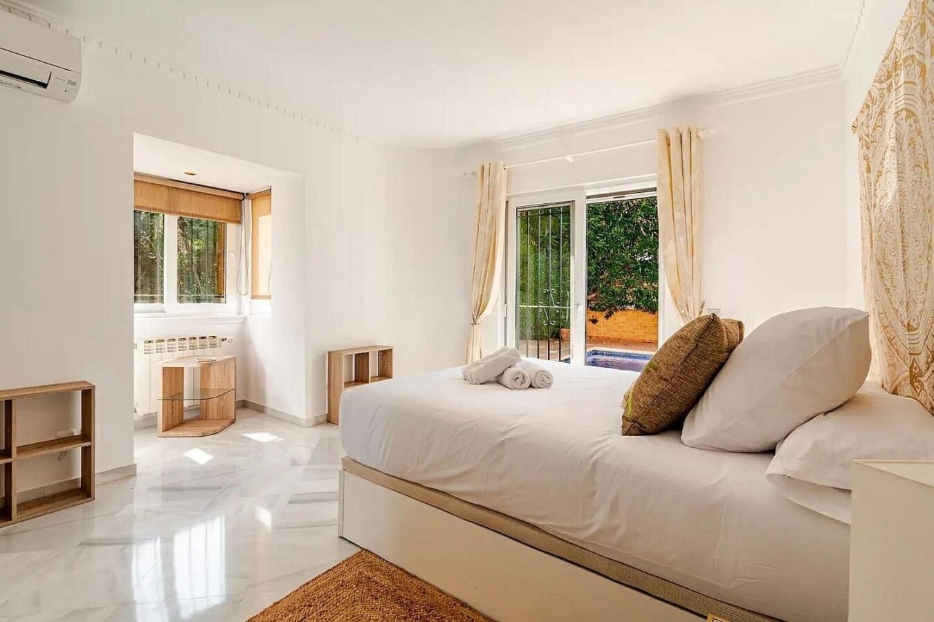 Andalusian villa with private pool and garden Nagueles Marbella