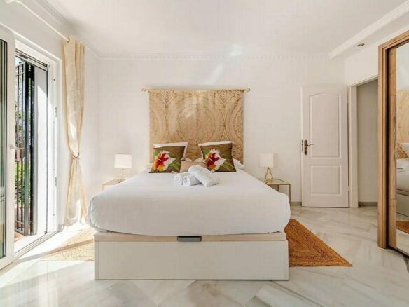 Andalusian villa with private pool and garden Nagueles Marbella