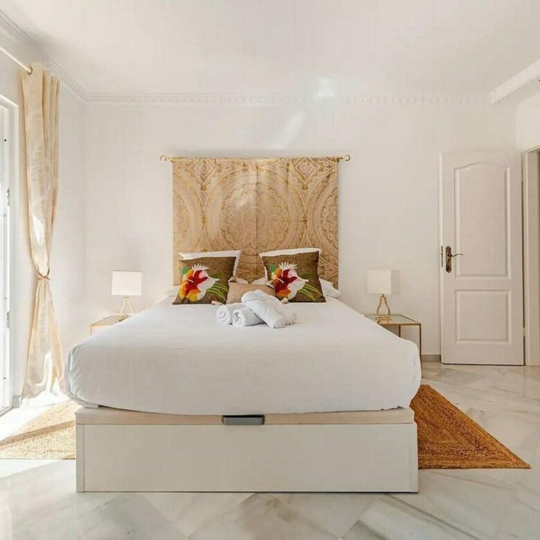 Andalusian villa with private pool and garden Nagueles Marbella