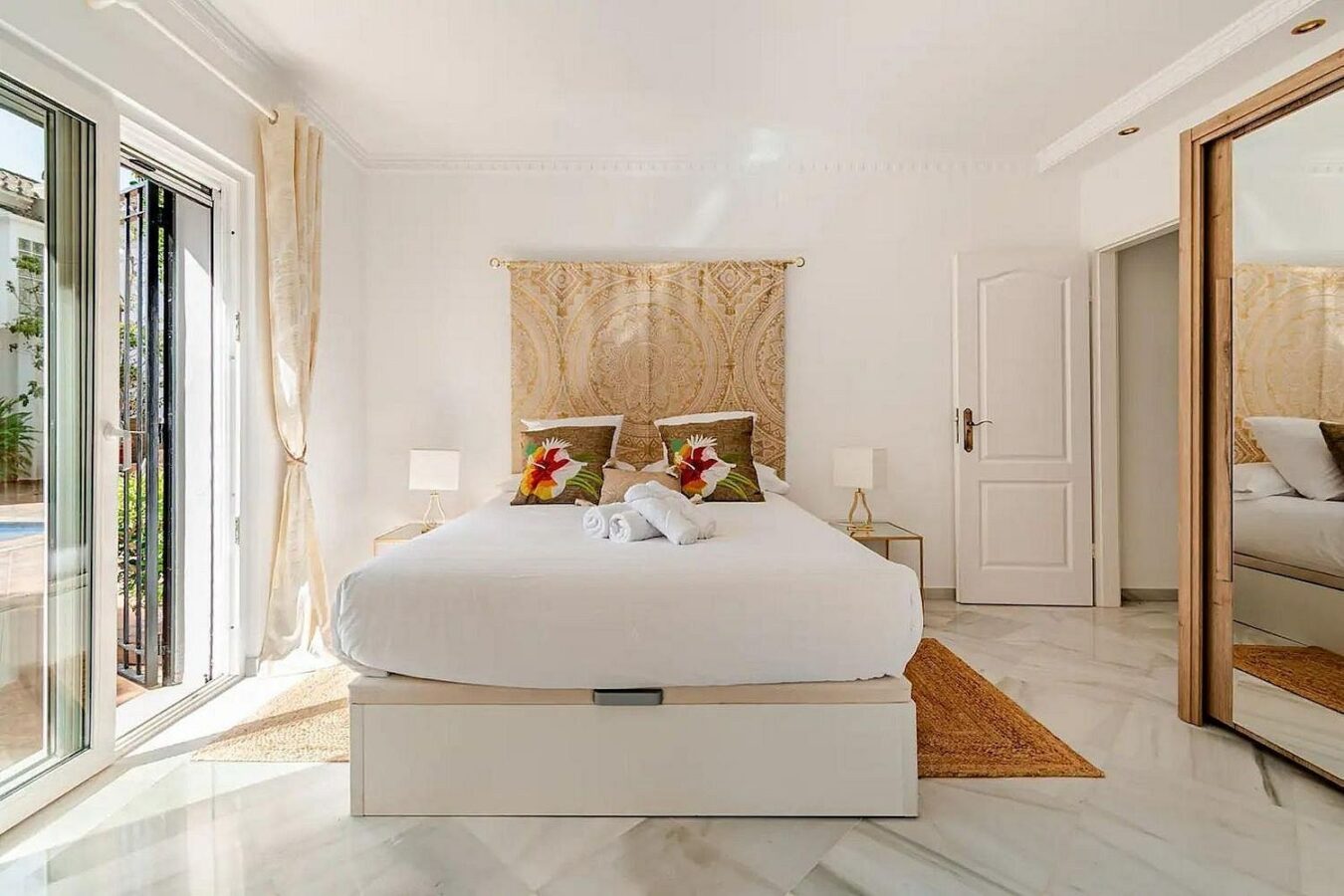 Andalusian villa with private pool and garden Nagueles Marbella