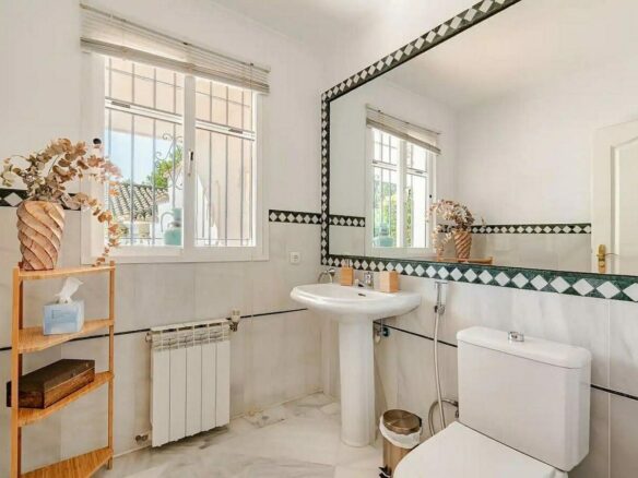 Andalusian villa with private pool and garden Nagueles Marbella