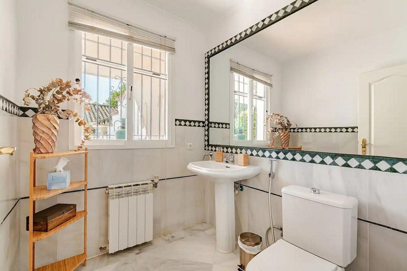 Andalusian villa with private pool and garden Nagueles Marbella