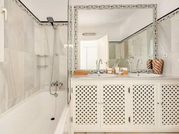 Andalusian villa with private pool and garden Nagueles Marbella
