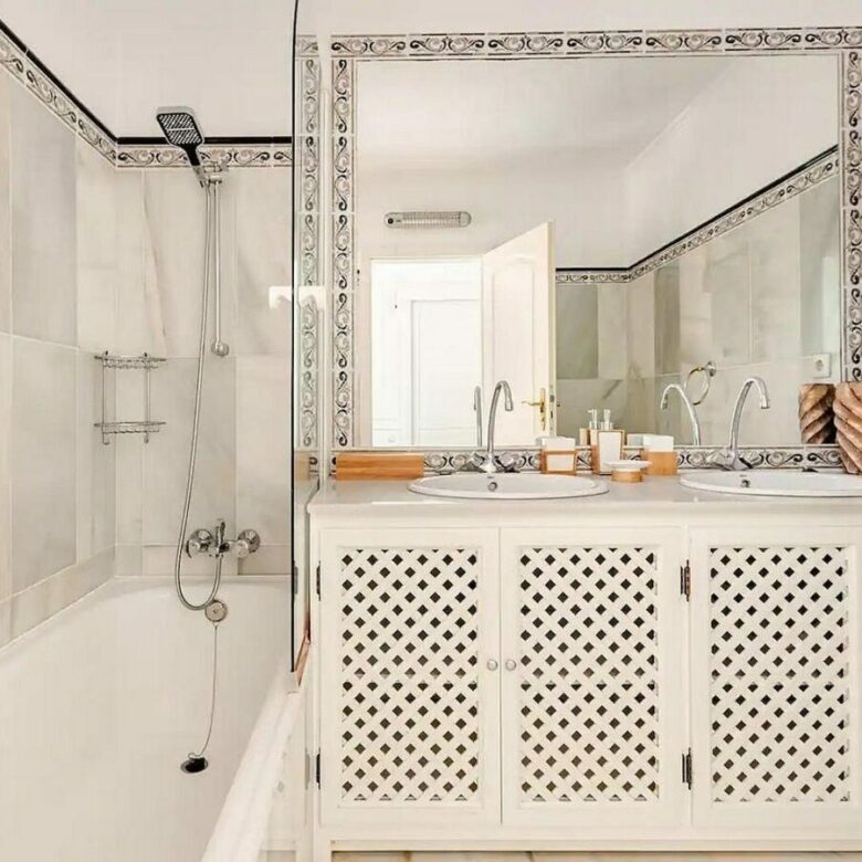 Andalusian villa with private pool and garden Nagueles Marbella