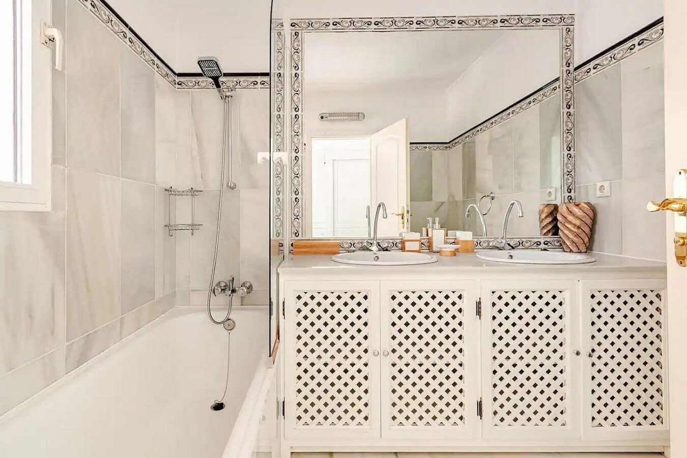 Andalusian villa with private pool and garden Nagueles Marbella