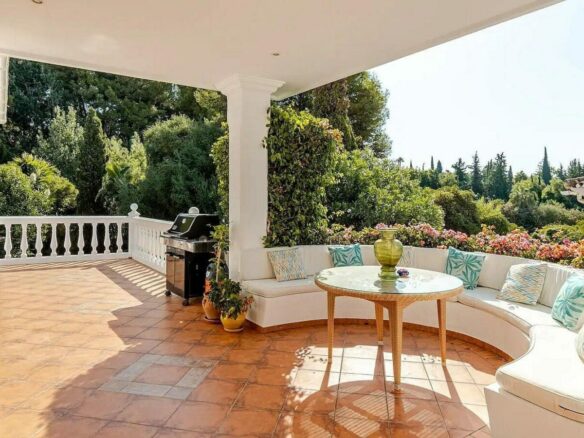 Andalusian villa with private pool and garden Nagueles Marbella