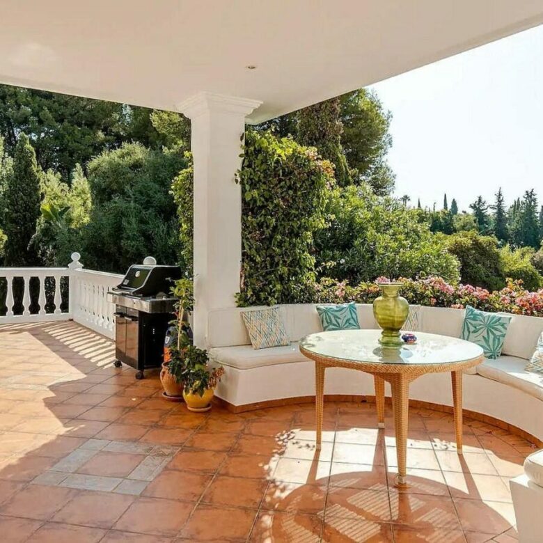 Andalusian villa with private pool and garden Nagueles Marbella
