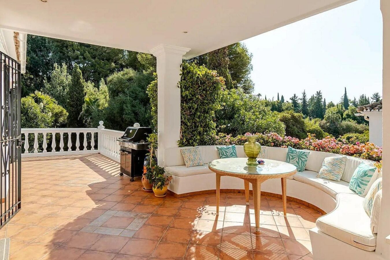 Andalusian villa with private pool and garden Nagueles Marbella
