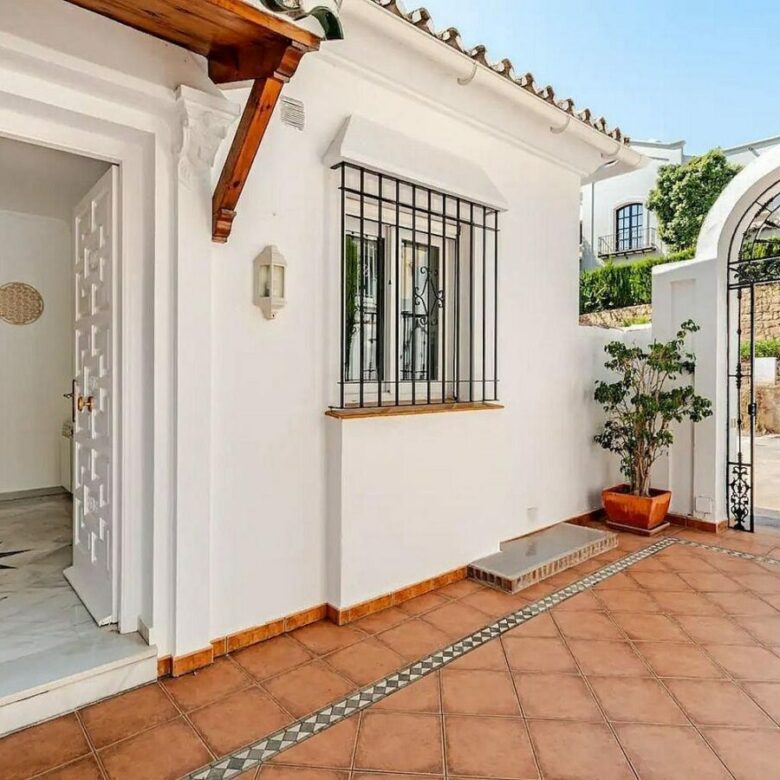 Andalusian villa with private pool and garden Nagueles Marbella