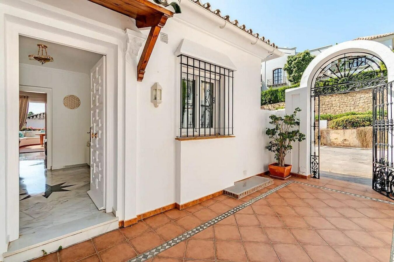 Andalusian villa with private pool and garden Nagueles Marbella