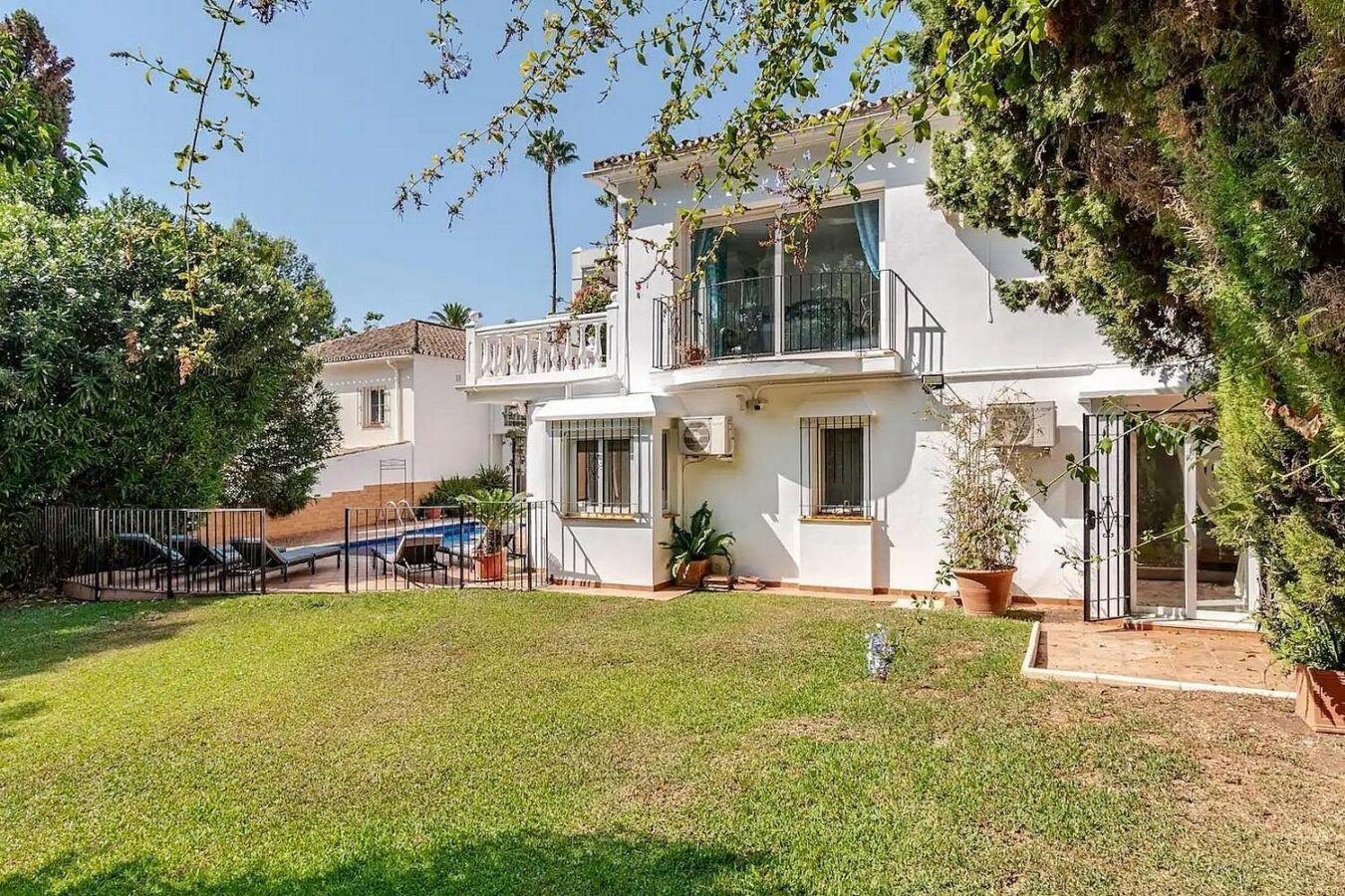 Andalusian villa with private pool and garden Nagueles Marbella