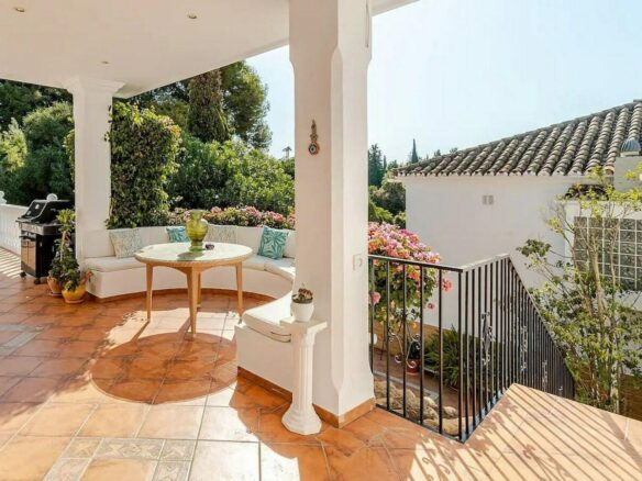 Andalusian villa with private pool and garden Nagueles Marbella