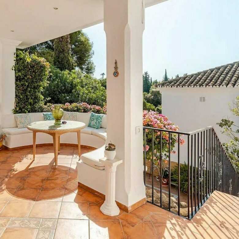 Andalusian villa with private pool and garden Nagueles Marbella