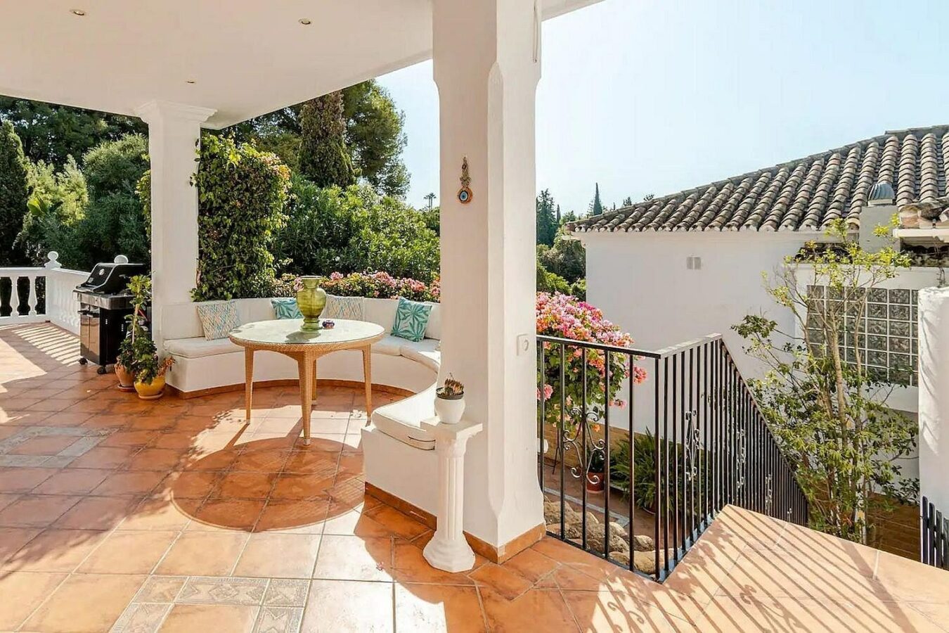 Andalusian villa with private pool and garden Nagueles Marbella