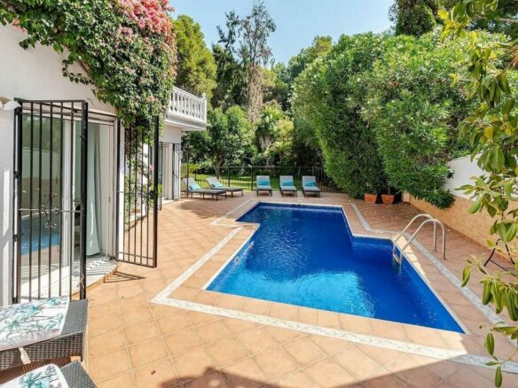 Andalusian villa with private pool and garden Nagueles Marbella