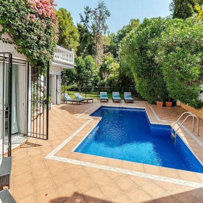 Andalusian villa with private pool and garden Nagueles Marbella