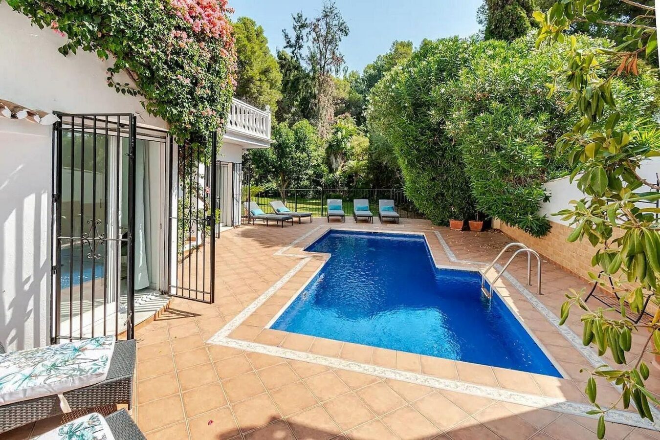 Andalusian villa with private pool and garden Nagueles Marbella