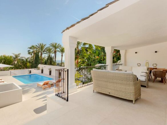 FOR SALE 🏡 Renovated Three-Bedroom One-Level Villa with Sea Views – Balcones de Sierra Blanca, Marbella Golden Mile 🇪🇸