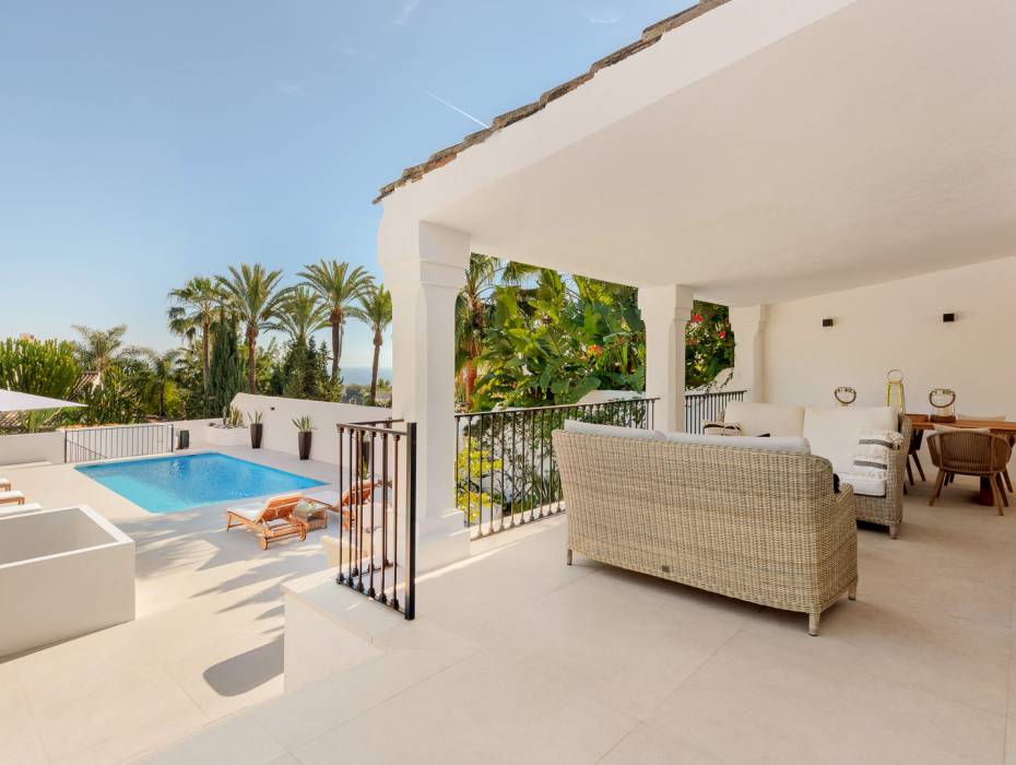 FOR SALE 🏡 Renovated Three-Bedroom One-Level Villa with Sea Views – Balcones de Sierra Blanca, Marbella Golden Mile 🇪🇸