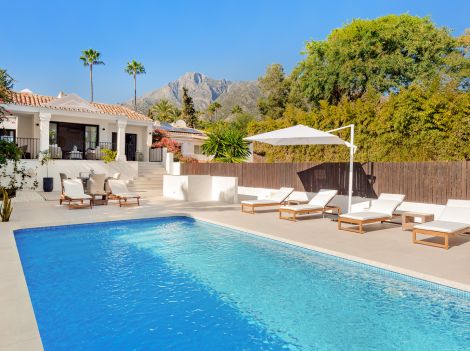 FOR SALE 🏡 Renovated Three-Bedroom One-Level Villa with Sea Views – Balcones de Sierra Blanca, Marbella Golden Mile 🇪🇸