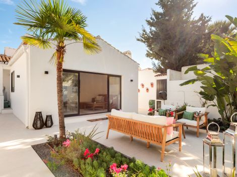 FOR SALE 🏡 Renovated Three-Bedroom One-Level Villa with Sea Views – Balcones de Sierra Blanca, Marbella Golden Mile 🇪🇸