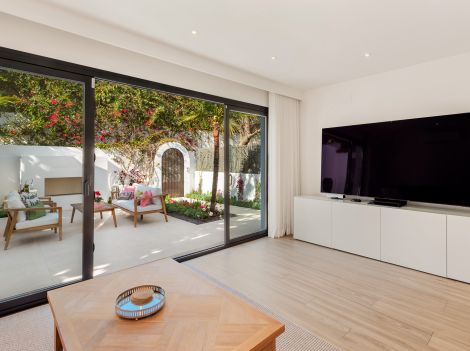 FOR SALE 🏡 Renovated Three-Bedroom One-Level Villa with Sea Views – Balcones de Sierra Blanca, Marbella Golden Mile 🇪🇸