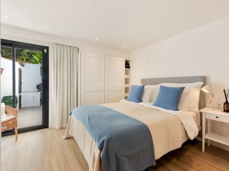 FOR SALE 🏡 Renovated Three-Bedroom One-Level Villa with Sea Views – Balcones de Sierra Blanca, Marbella Golden Mile 🇪🇸