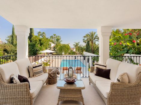 FOR SALE 🏡 Renovated Three-Bedroom One-Level Villa with Sea Views – Balcones de Sierra Blanca, Marbella Golden Mile 🇪🇸